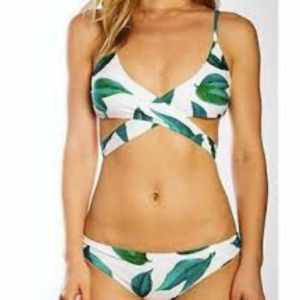 Cupshe Woman’s small green and white leaf pattern wrap two piece swimsuit